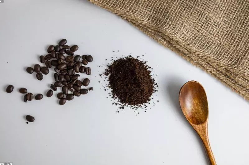 Remedii naturale pentru celulită cu zaț de cafea și uleiuri esențiale